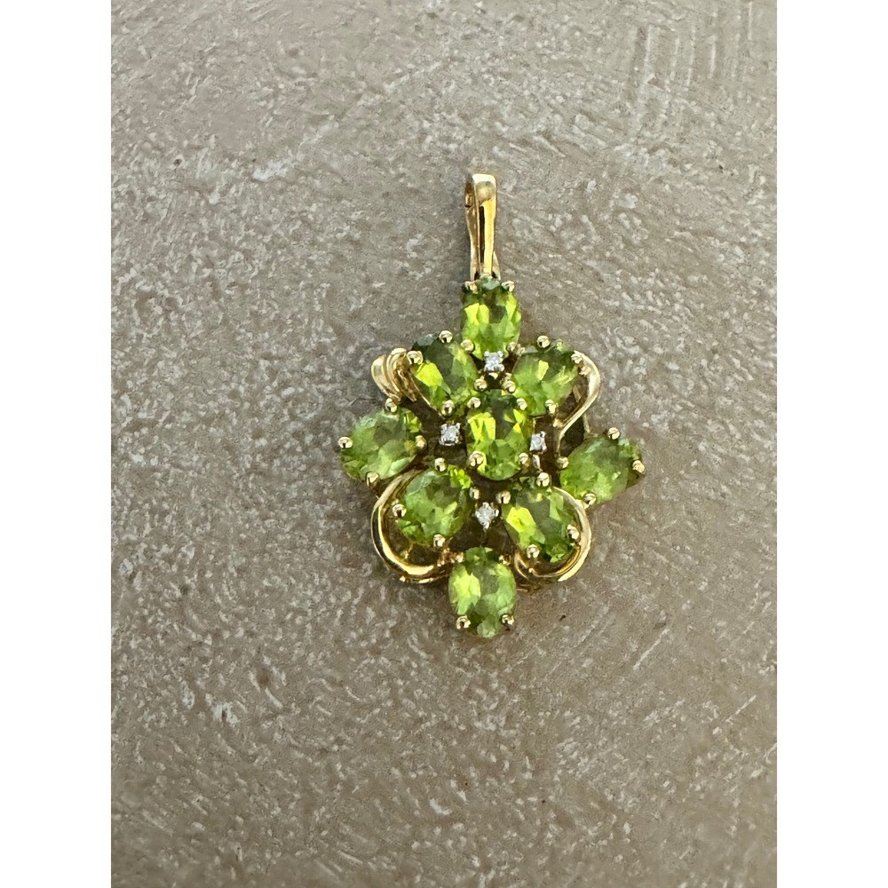 14K Yellow Gold Peridot & Diamond Cluster Flower Pendant Green Gemstone Floral